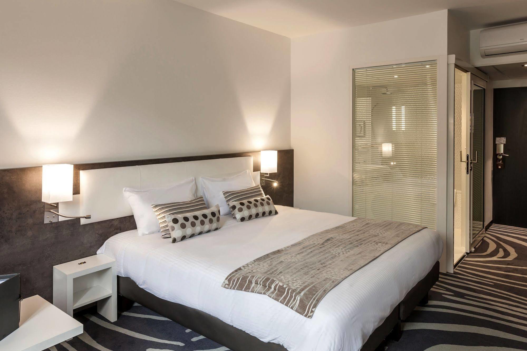 Logis Hotel Restaurant & Spa Au Comte D'Ornon Gradignan Eksteriør billede