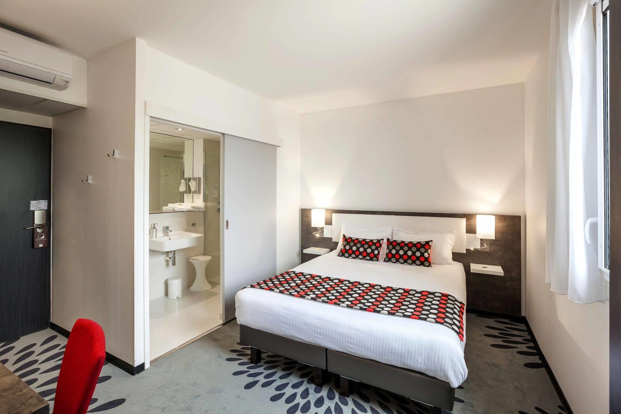Logis Hotel Restaurant & Spa Au Comte D'Ornon Gradignan Eksteriør billede